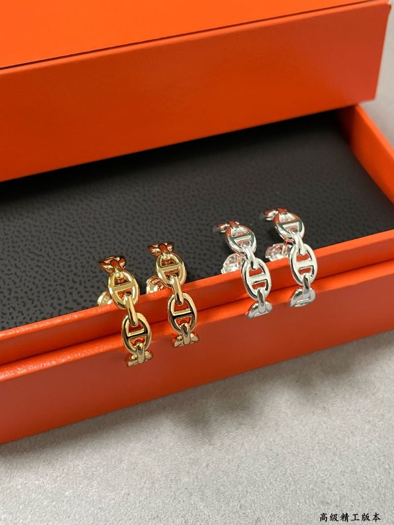 H**me5 earrings